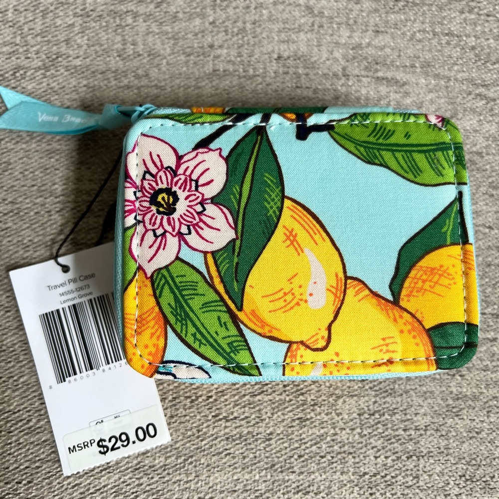 NWT Vera Bradley Travel Pill Case in Lemon Grove 🍋